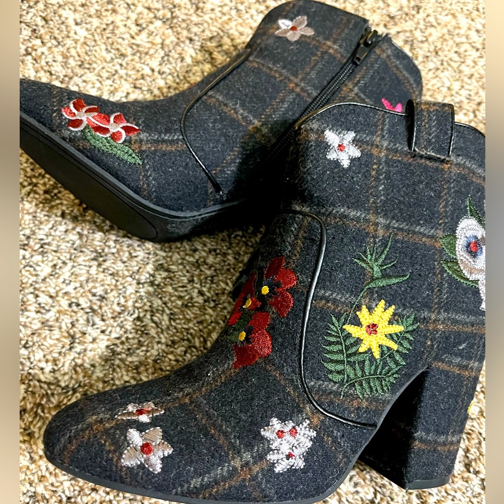 Indigo Rd. Booties (Size 7.5)